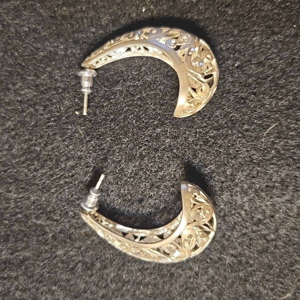 Classy Sterling silver earrings 1" X 1.25" - Picture 1 of 5